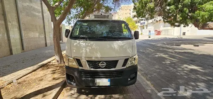 باص ثلاجه نيسان موديل 2014 بنزين ( ماشي 240 الف) مجدد مفحوص 0
