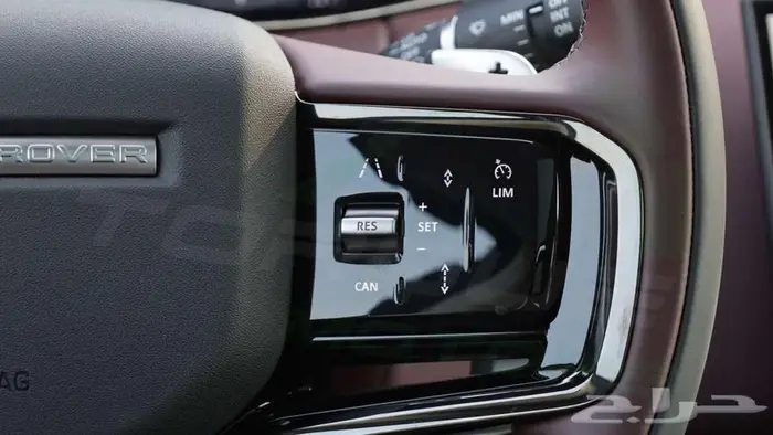 2025 رنج روفر ايفوك P250 D0YNAMIC SE 2.0L اصفار مع ضمان 8