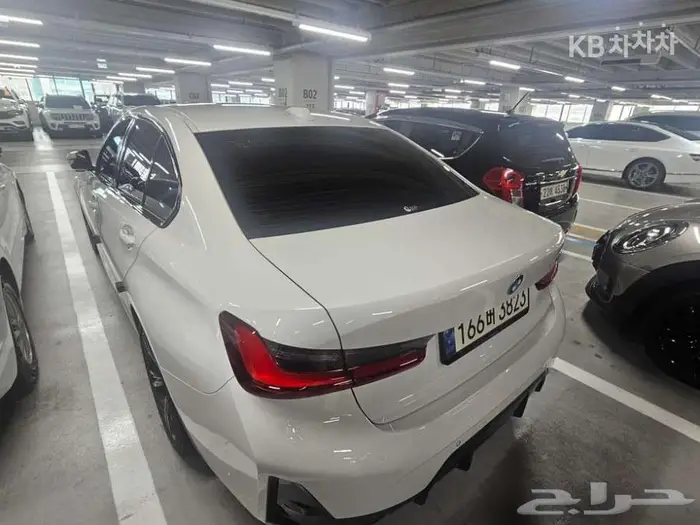 بي ام دبليو الفئة الثالثة 320i 2024 M Sport 3