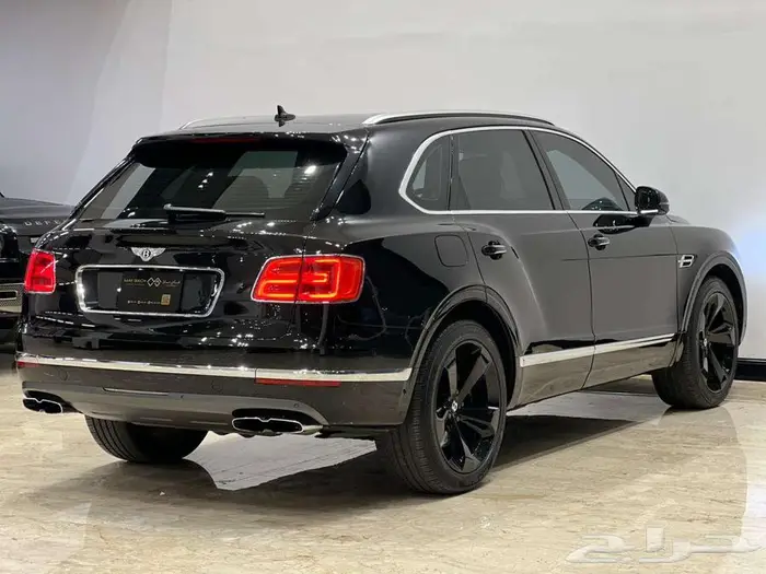 BENTLEY BENTAYGA 4