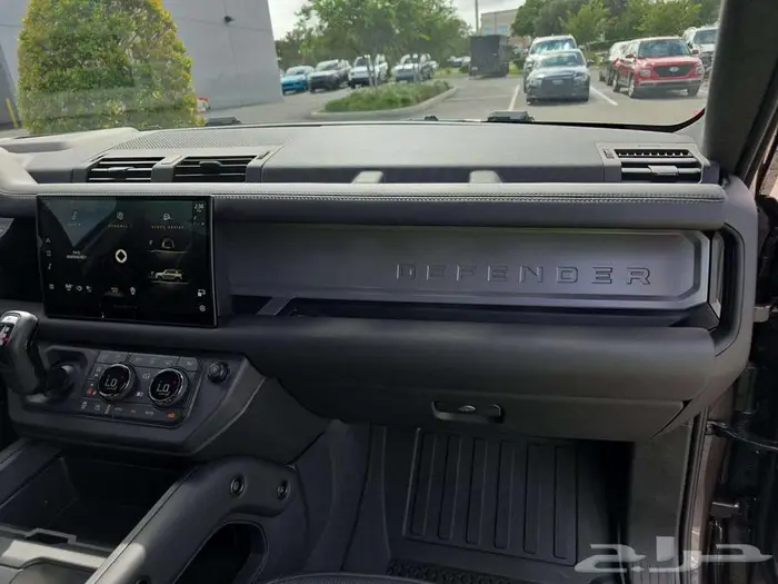 Land Rover Defender 110 OCTA شبه اصفار 9