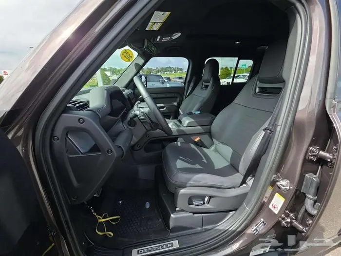 Land Rover Defender 110 OCTA شبه اصفار 6