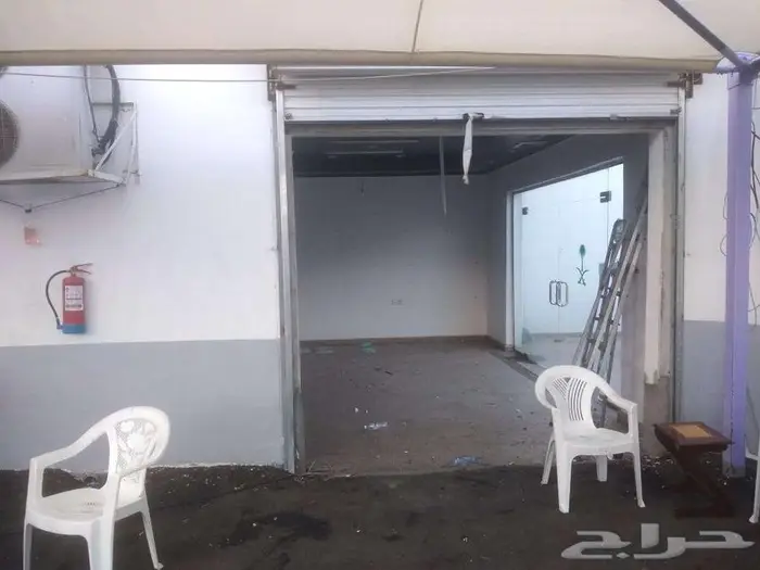 معرض كبير وواجهة حلوة للايجار في موقع استراتيجي 9