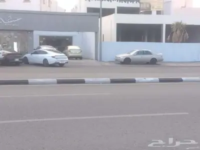 معرض كبير وواجهة حلوة للايجار في موقع استراتيجي index