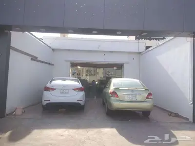 معرض كبير وواجهة حلوة للايجار في موقع استراتيجي index