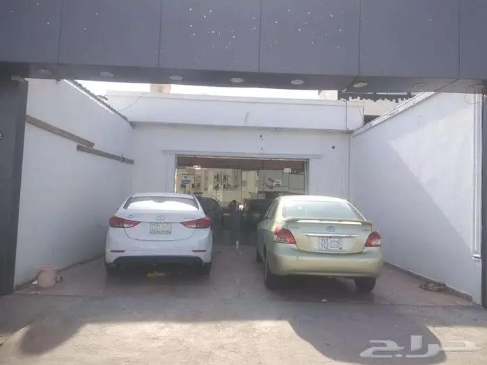 معرض كبير وواجهة حلوة للايجار في موقع استراتيجي 7