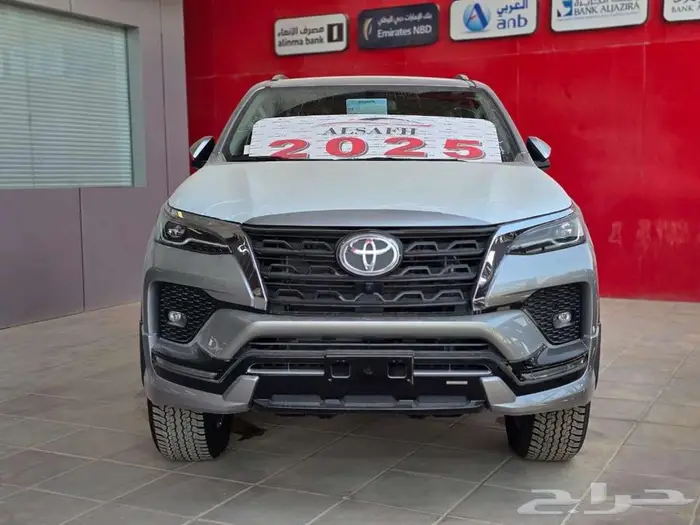 فورتشنر بنزين VX3-S 4X4 فل كامل 6 سلندر - سعودي موديل 25 0