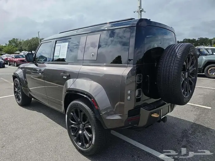 Land Rover Defender 110 OCTA شبه اصفار 4