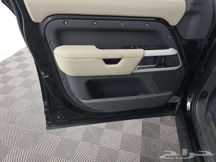 Land Rover Defender 110 S 9