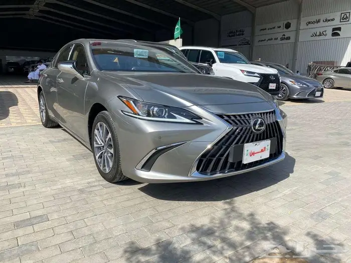 لكزس ES250 موديل 2024 عداد 2700 كيلو فقط 2