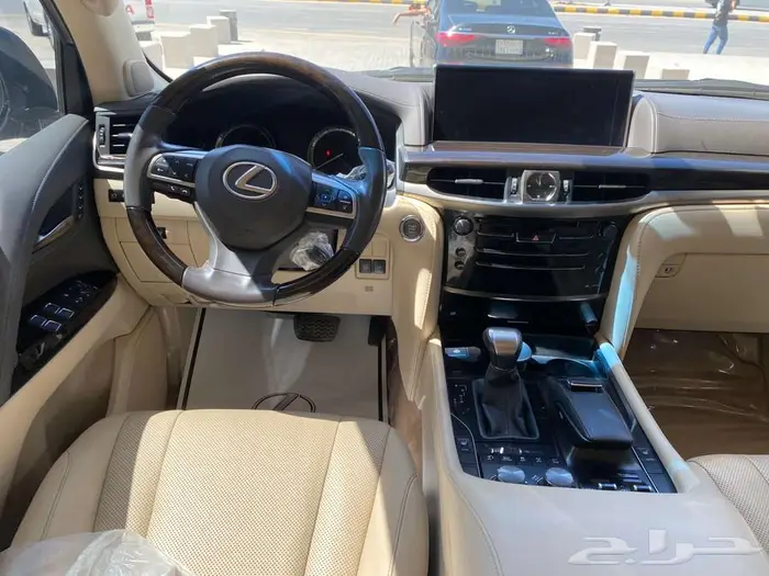 لكزس LX570 2016 9