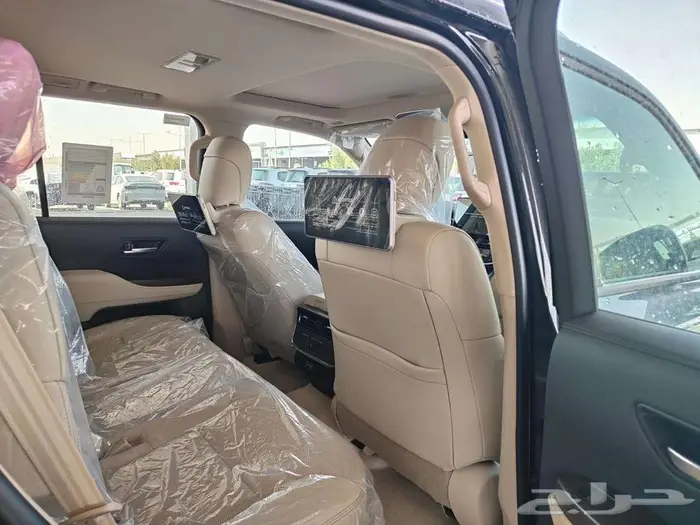 لاندكروزر صالون GXR L4 بنزين 2025 بطاقة جمركية ( سعودي ) 11