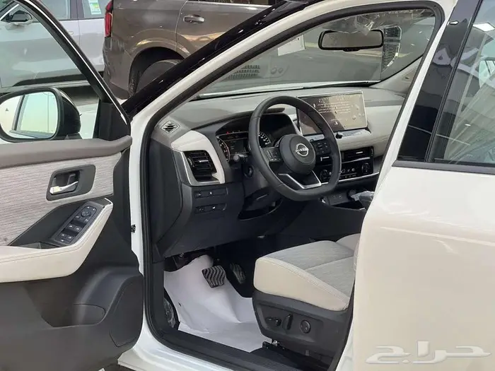 اكس تريل sv 2025 بلس كاش واقساط 5