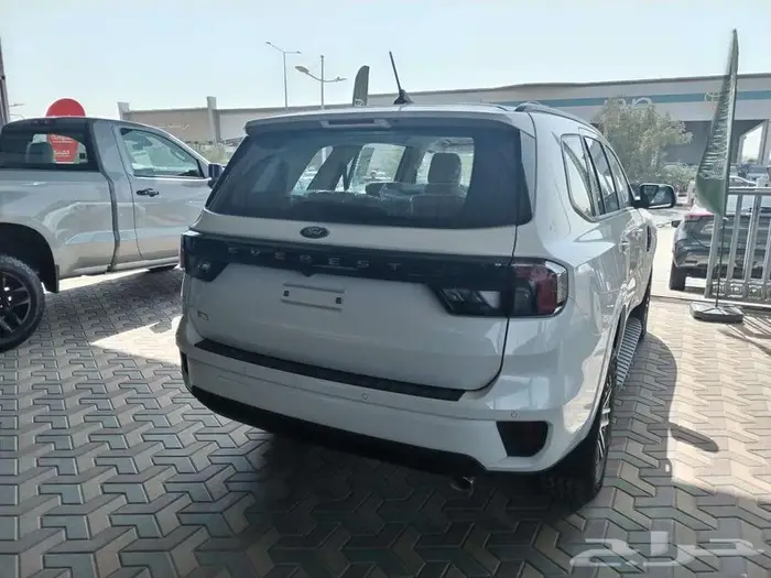 فورد ايفريست XLS - استاندرد 2025 0