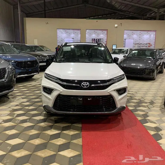 تويوتا اوربان كروز LE 16