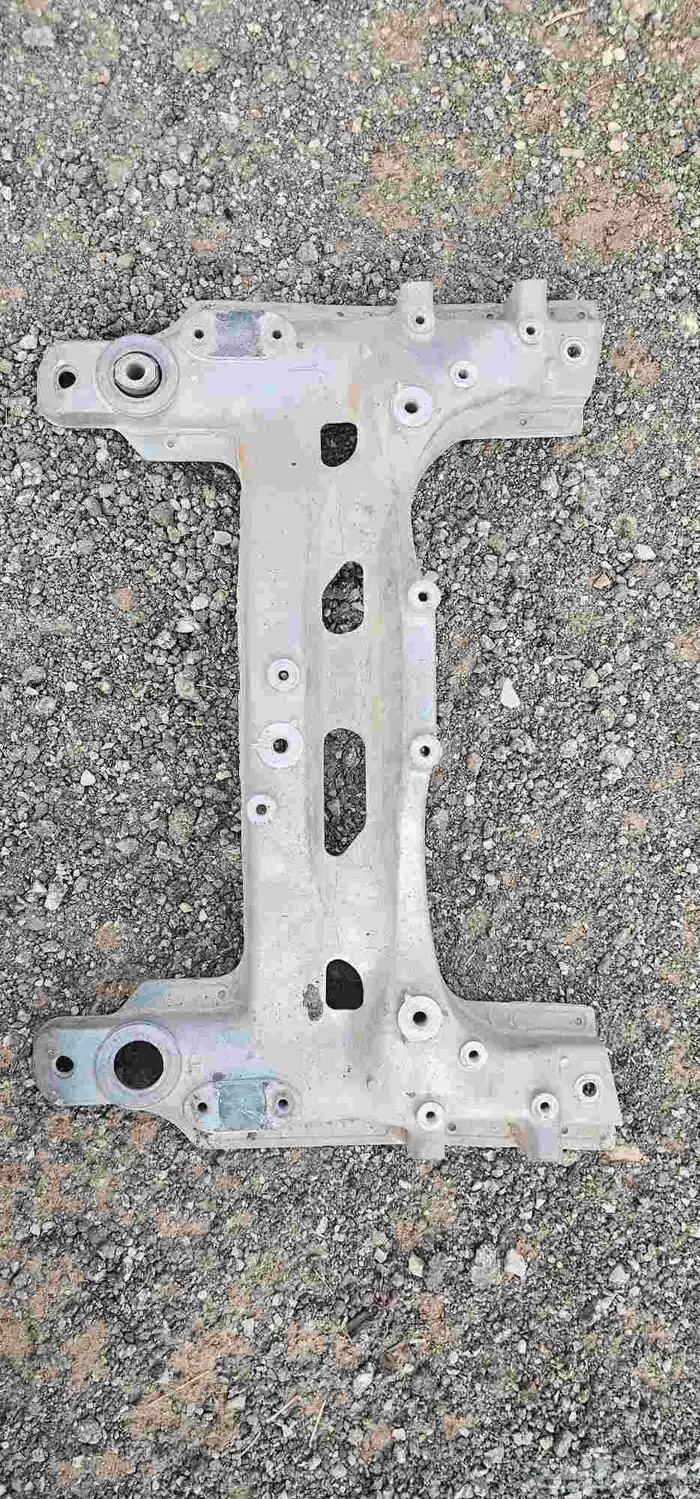 كمر أمامي هوندا اكورد ألمنيوم مستخدم وكالة 1