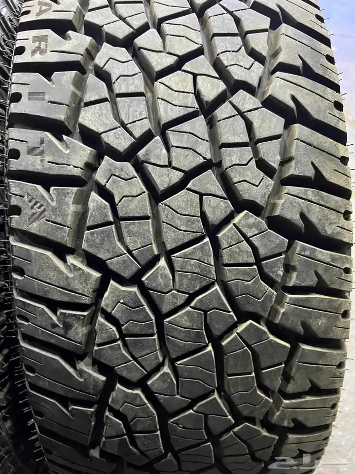 جنوط فيوال مع كفرات ربع حجري دعست كوماهو صيني 17 كل السيارة 10