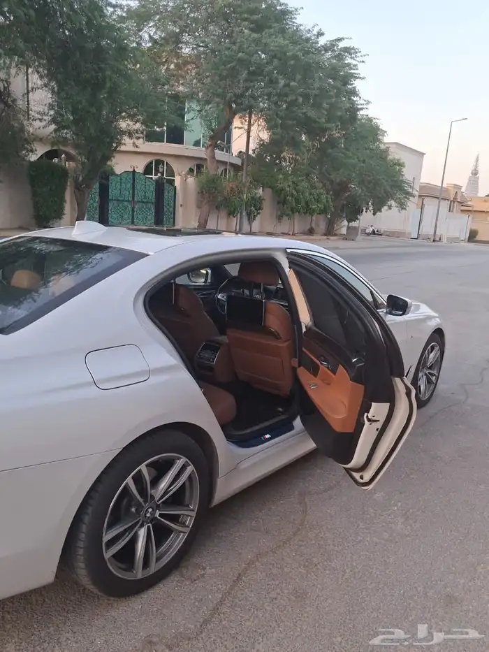 سيارة بي ام دبليو 6