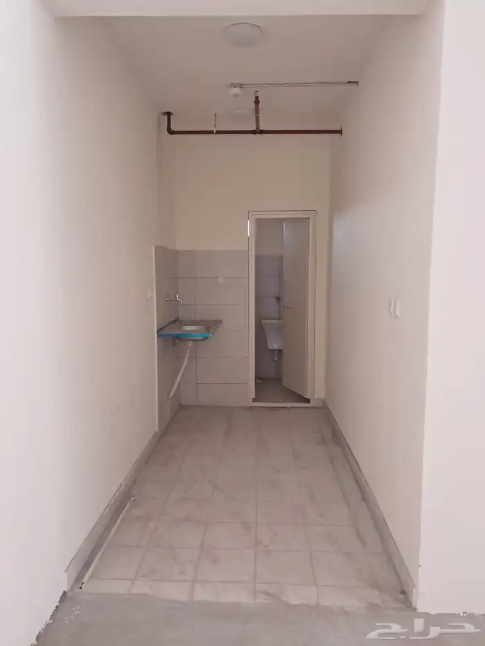 مستودع نموذجي مرخص 500 م 9