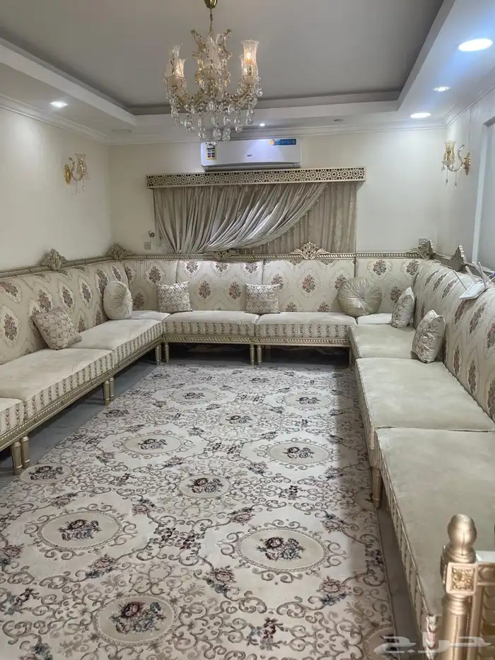 كنب مع ستارة نظيف 2