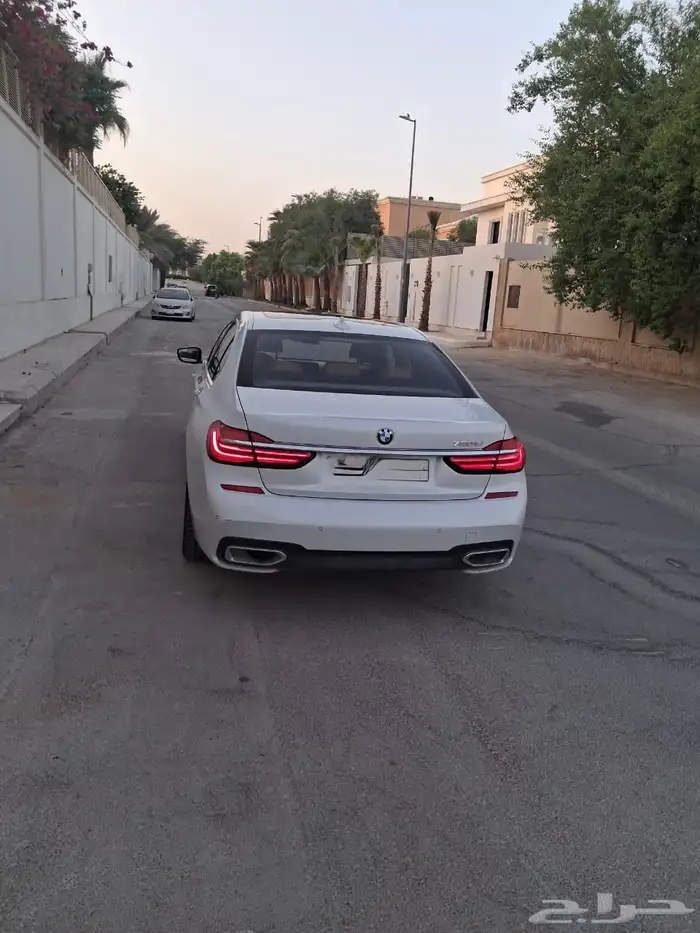 سيارة بي ام دبليو 7