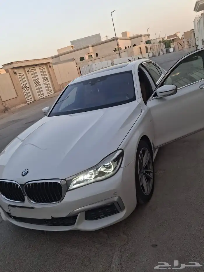 سيارة بي ام دبليو 1