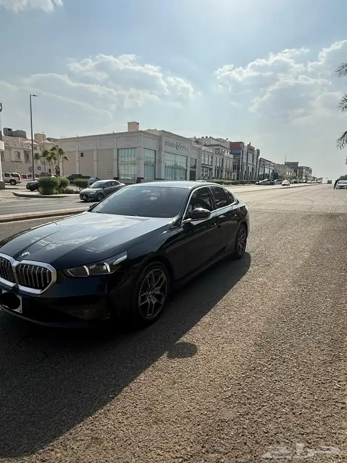 بي ام دبليو الفئة الخامسة BMW 520i 1