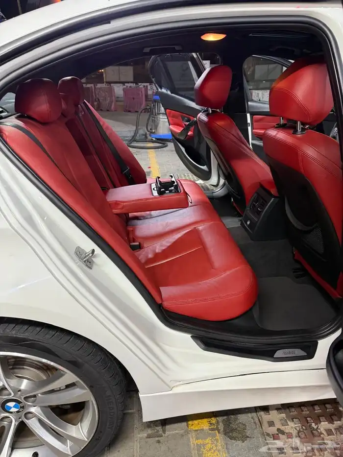 BMW 320i فل كامل للبيع 6