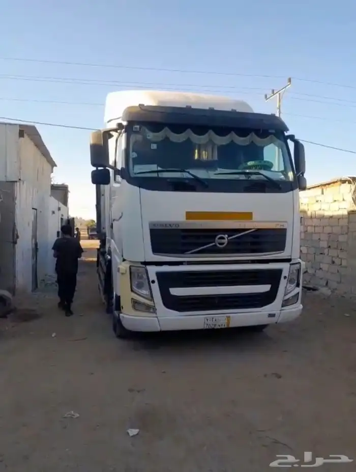 للبيع رأس تريلة فولفو FH موديل 2010 جاهز للتشغيل 3