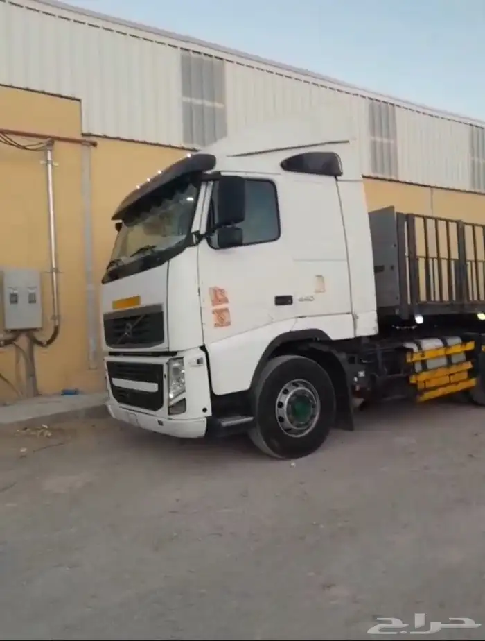 للبيع رأس تريلة فولفو FH موديل 2010 جاهز للتشغيل 2