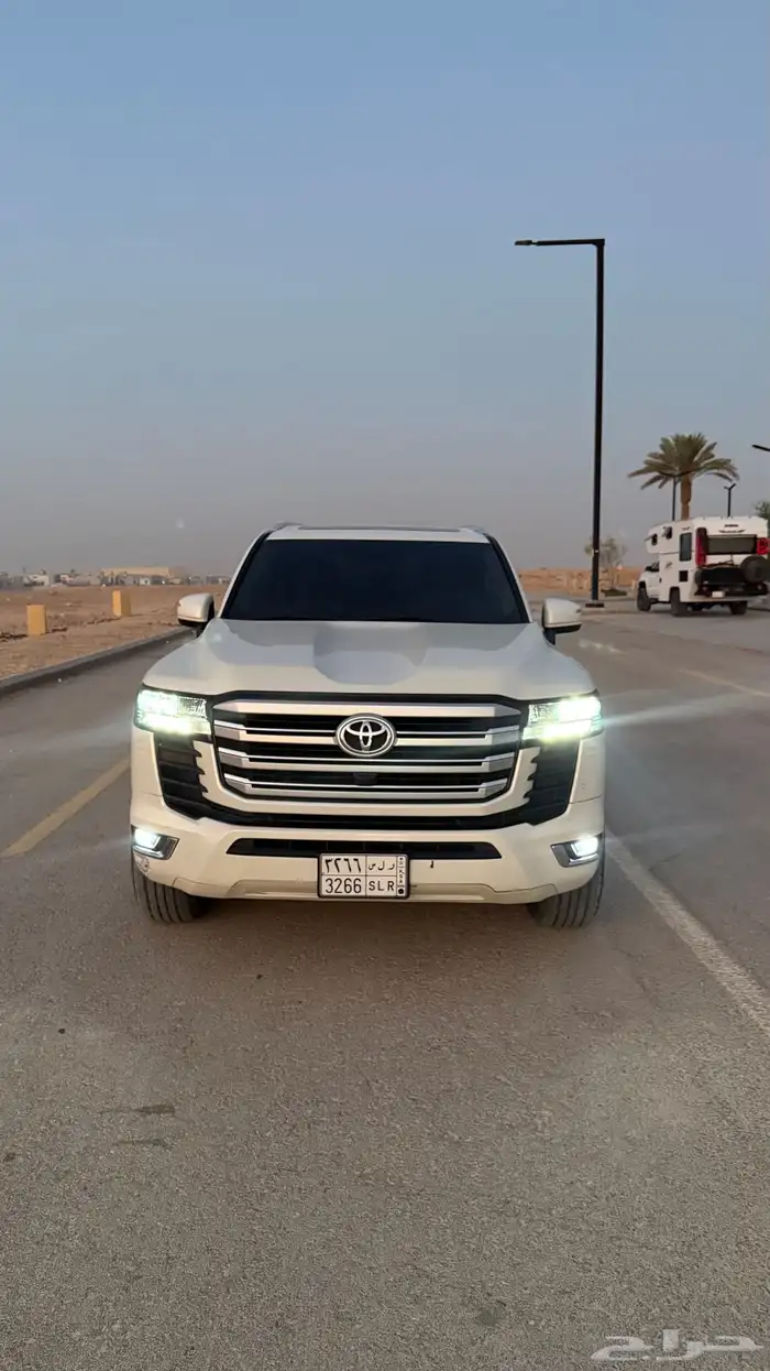 لاندكروزر 2023 L4 وارد عبداللطيف 12