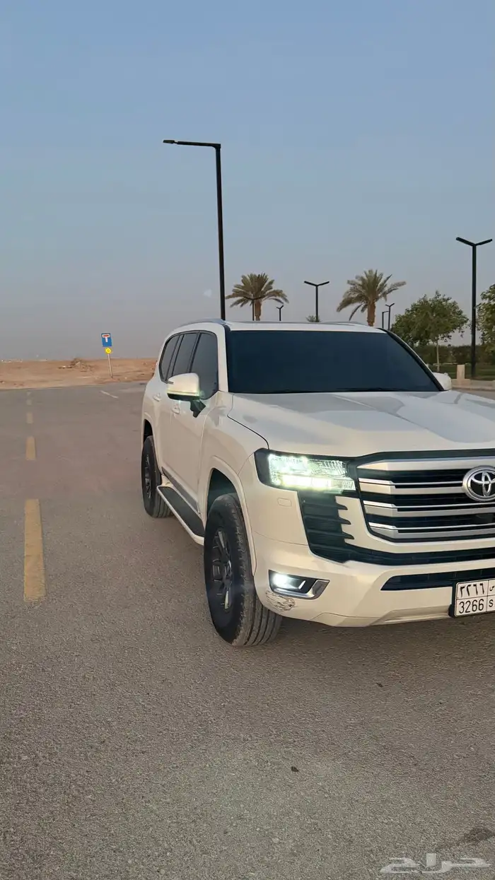 لاندكروزر 2023 L4 وارد عبداللطيف 10