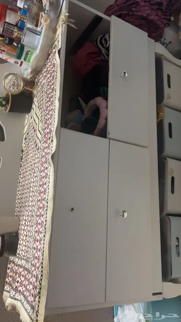 غرفه نوم سريرين وتسريحه مع الستاره والسجاد للبيع لاعلى سوم 2