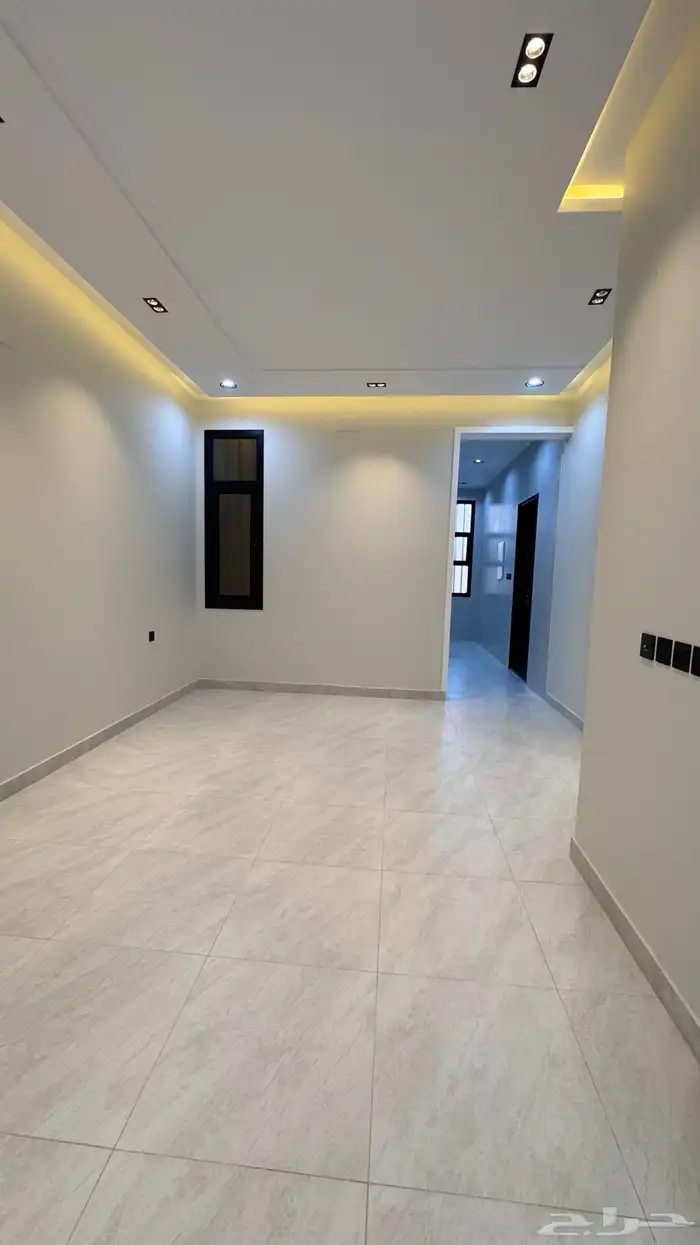 للبيع روف علوى مع ملحق 8 غرف من 670 الف بالخميس 24