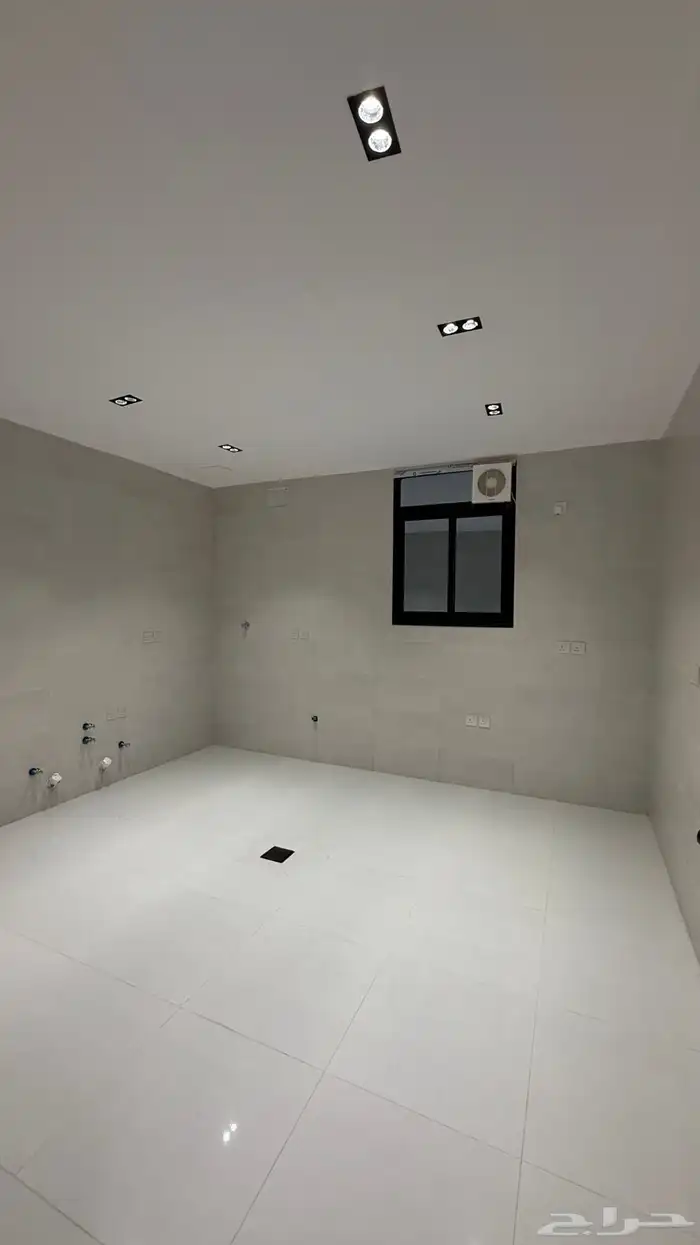 للبيع شقق ارضيه وعلويه بحى المعارض خميس مشيط 17