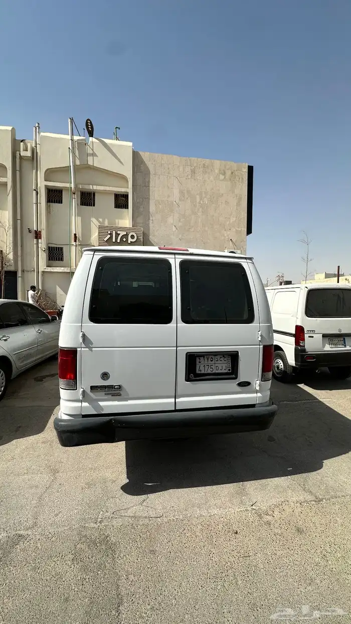 فورد F350 ذوي احتياجات خاصه ممشى قليل 1