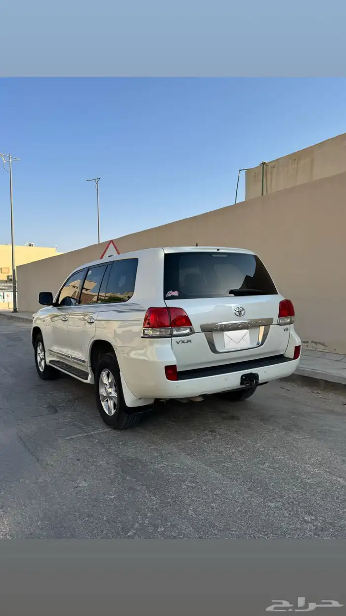 لاندكروزر VXR مجهز كامل 2