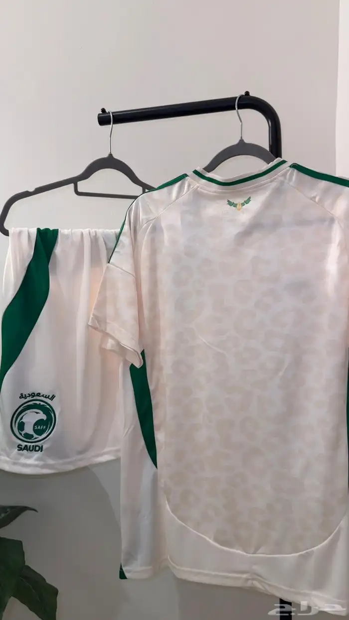 طقم المنتخب الأبيض 4
