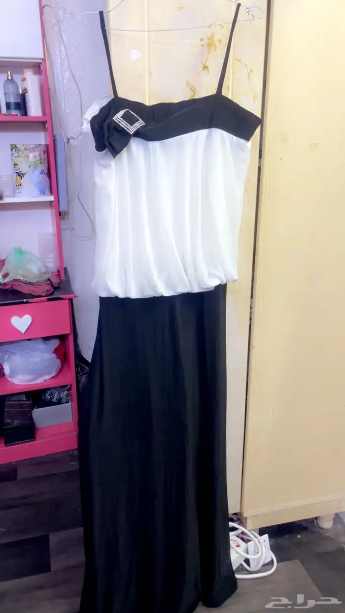 فساتين للبيع بعضها جديد وبعضها استعمال نظيف 0