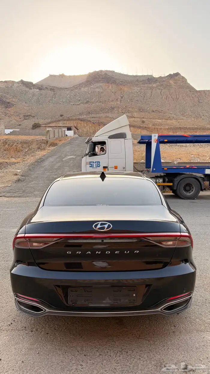 هونداي ازيرا 2022 ( بنزين) v6 فل كامل 3