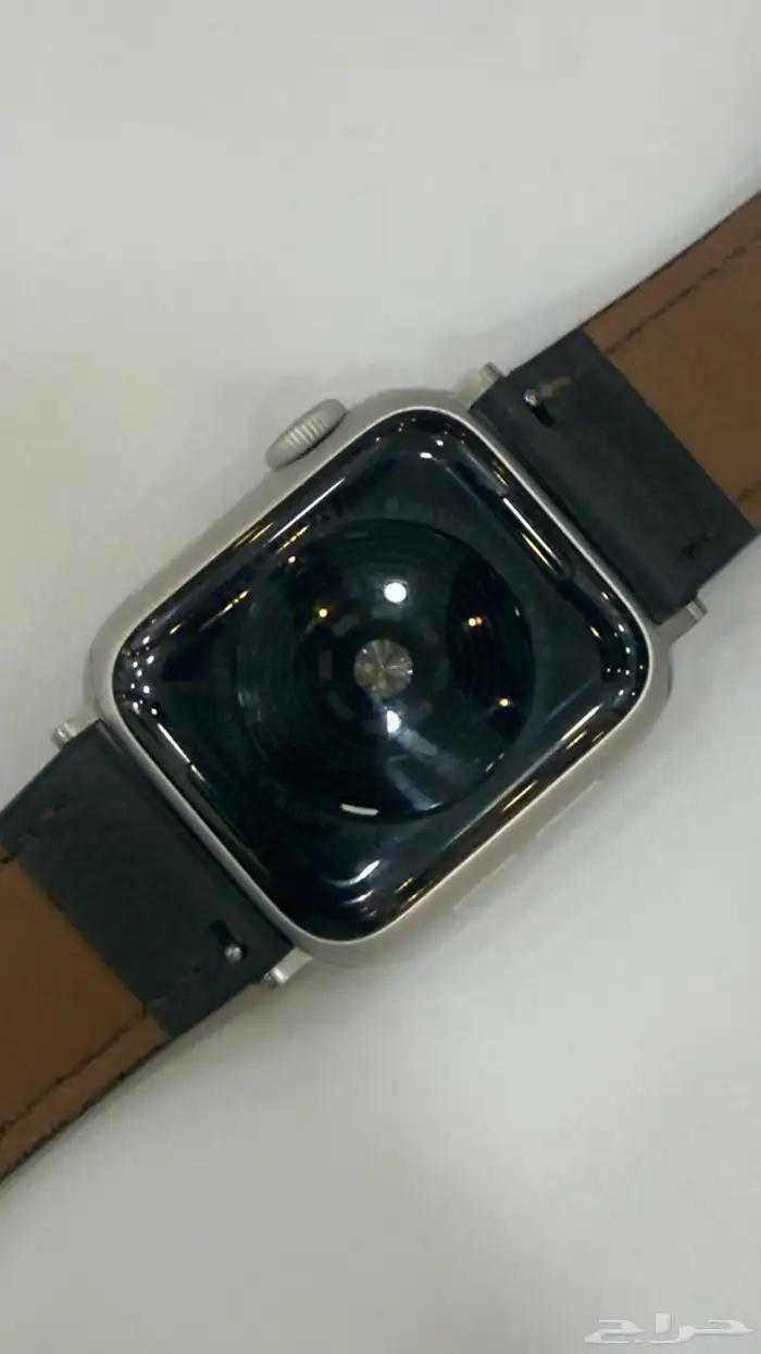 ساعة ابل واتش Apple watch se الإصدار الأول مع اغراضها 2