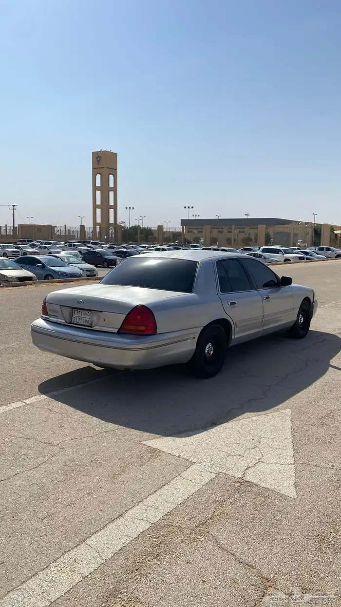 للبيع فورد فكتوريا 98 0