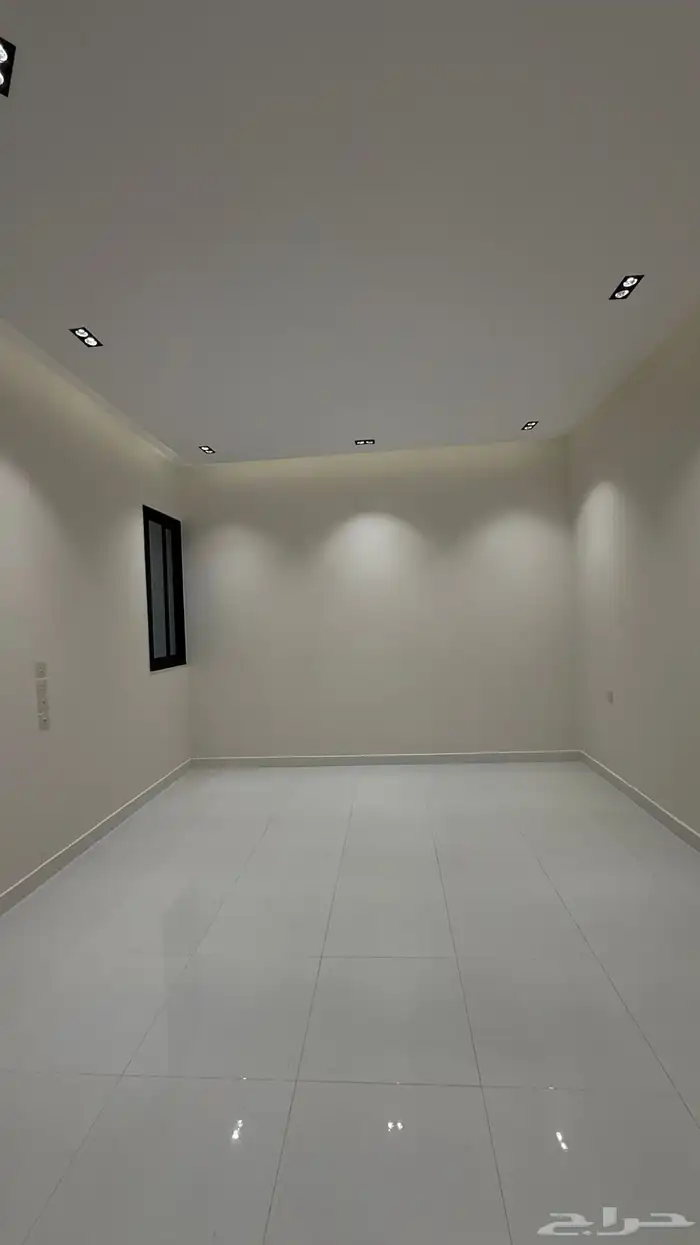 للبيع شقق ارضيه وعلويه بحى المعارض خميس مشيط 26