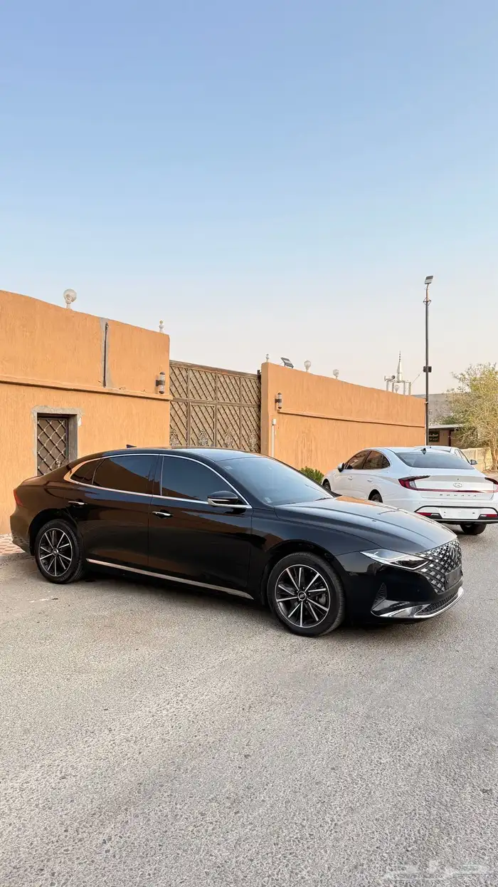 هونداي ازيرا 2022 ( بنزين) v6 فل كامل 2
