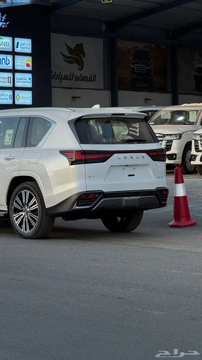 لكزس LX600 BB ابيض داخلية جملي 2025 سعودي - 555.000 4