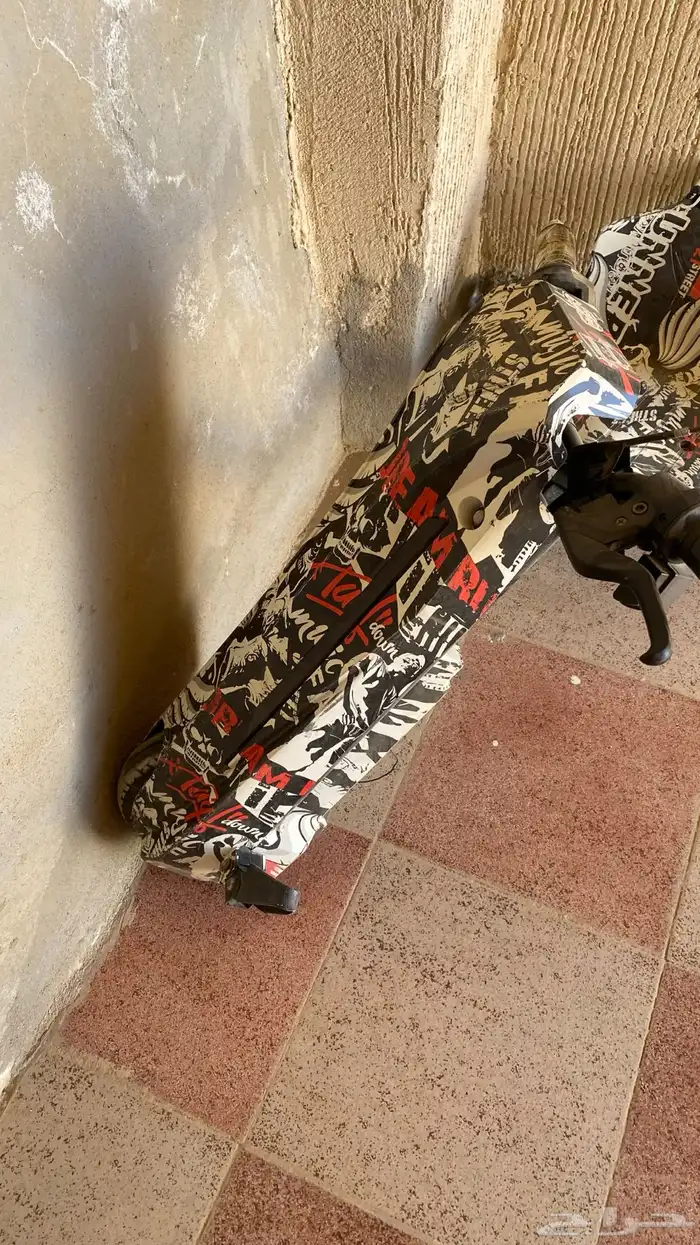سكوتر كهربائي تقريبا مخزن ما يحتاج شي معه مفتحه وبدون شاحن 1