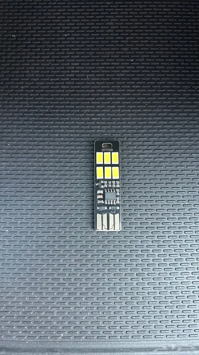 متوفر لمبة USB للسيارات 0