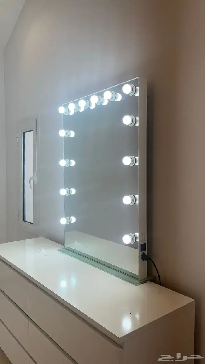 مراية مع اضاءة تسريحة ميك اب 1