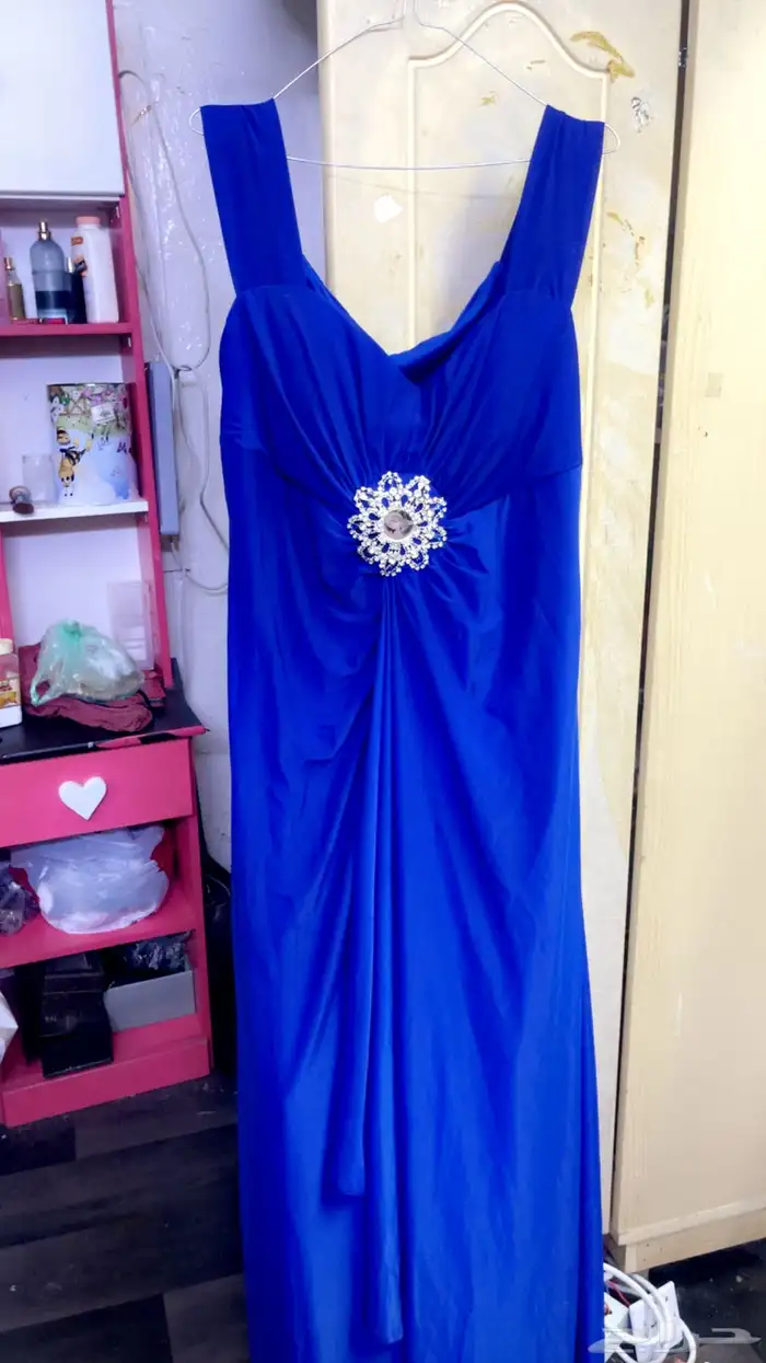 فساتين للبيع بعضها جديد وبعضها استعمال نظيف 1