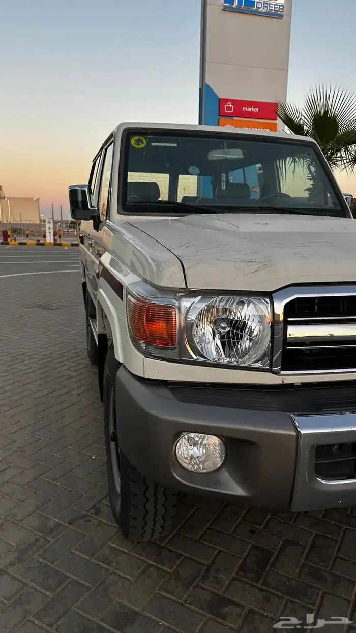 للبيع جيب ربع 2015 نظيف ممشى 191 حقيقي 8